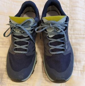 Salomon OUTline Low GTX Womens Hiking Shoes Size 9.5